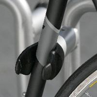 La mchoire tient le vlo en bloquant la TIGE DE SELLE