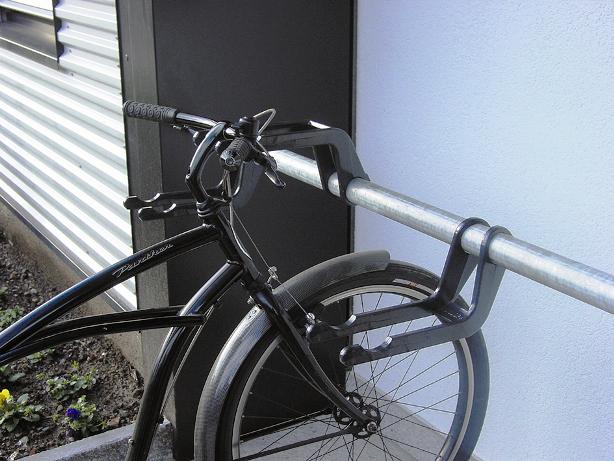 porte-guidons , la roue reste indpendante, option cble L 1,10m