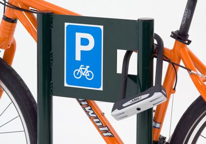 avec panneau signaltique carr ou forme coins arrondis, trou pour cadenas